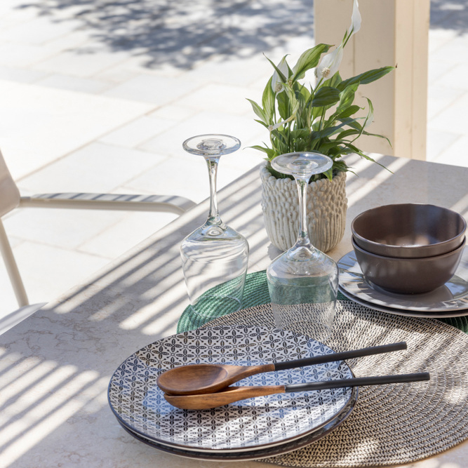 outside table detail